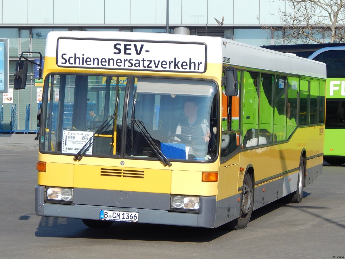 Mercedes O 405 von Berolina Magasch GmbH aus Deutschland in Berlin.