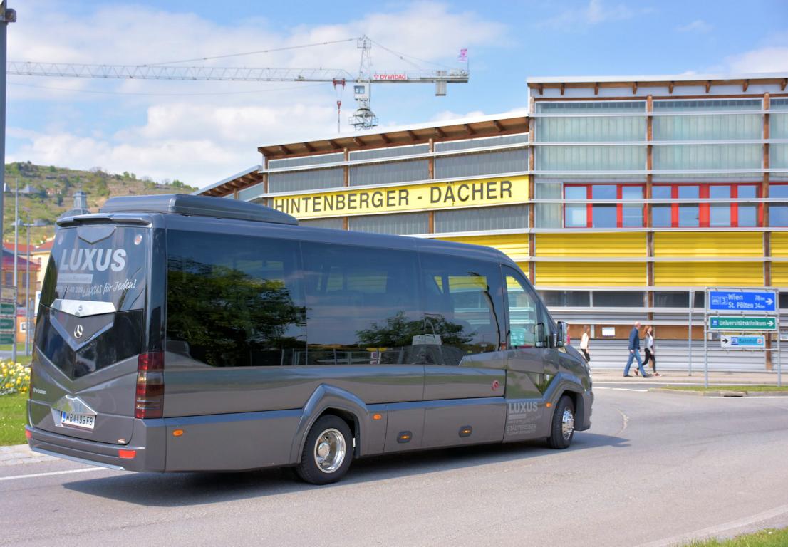 Mercedes Sprinter aus Nieder�sterreich in Krems.