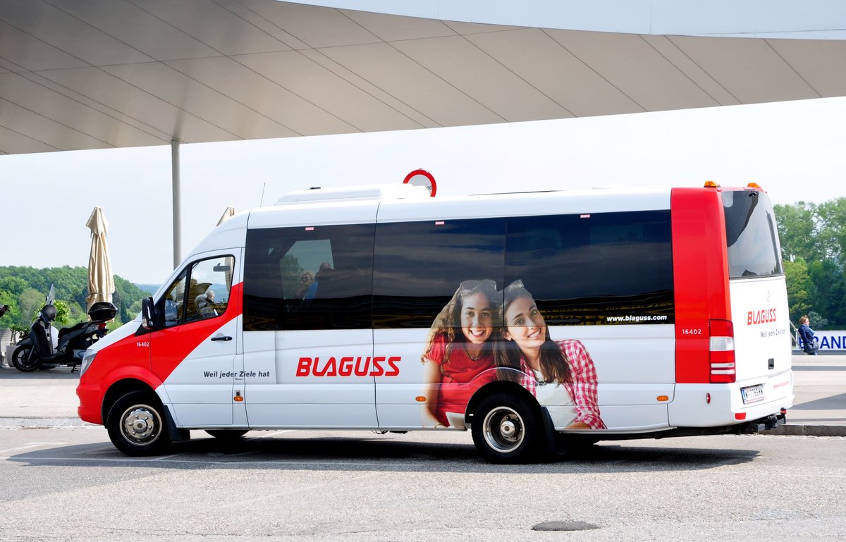 Mercedes Sprinter von Blaguss Reisen aus Wien in Krems gesehen.