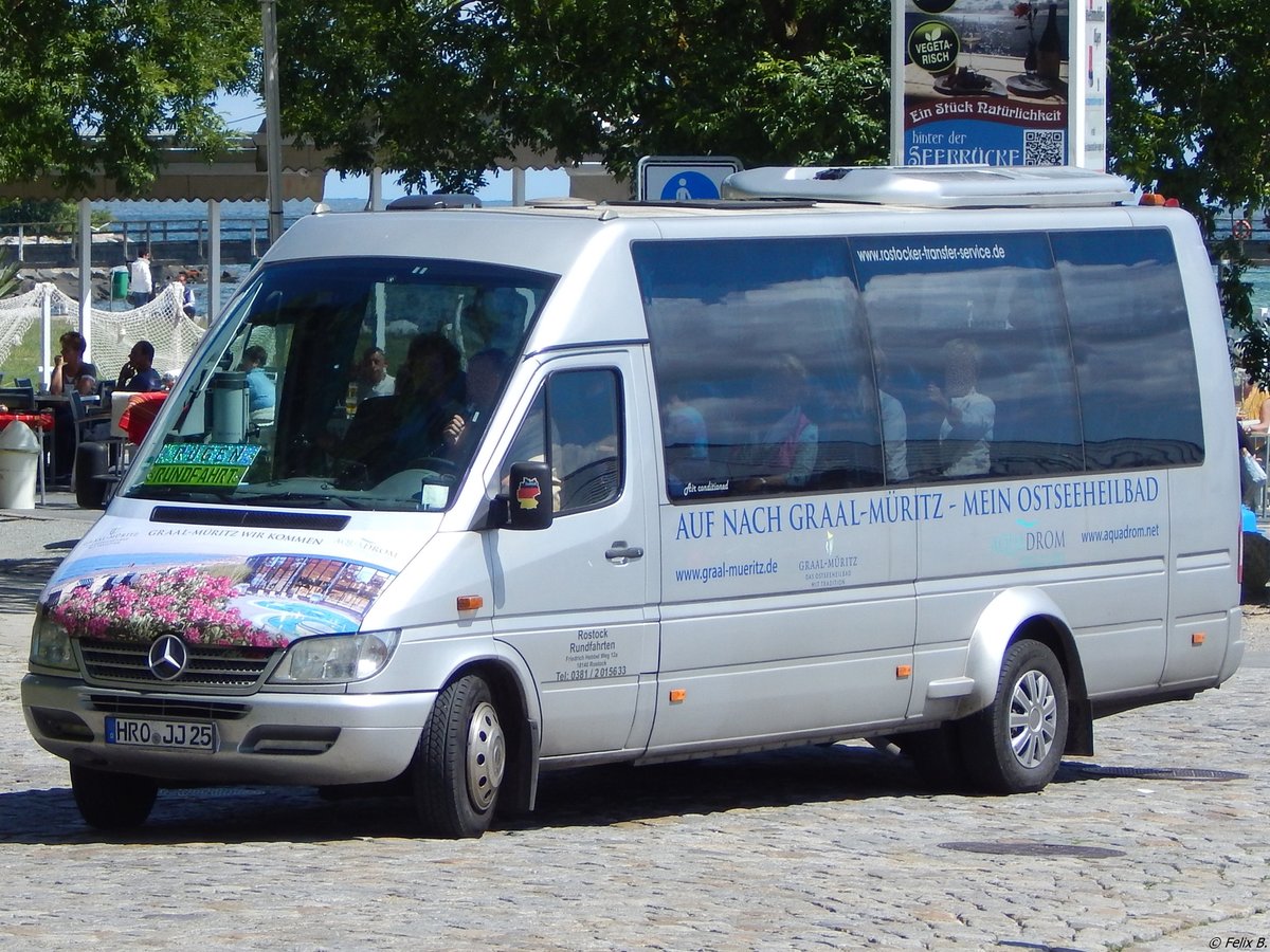 Mercedes Sprinter von Rostocker-Transfer-Service aus Deutschland im Stadthafen Sassnitz.