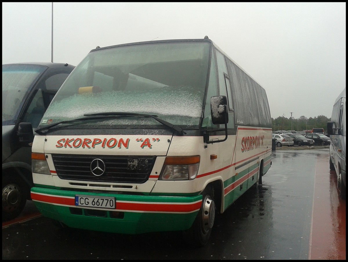 Mercedes Teamstar von Skorpion  A  aus Polen vor den Tropical Islands.