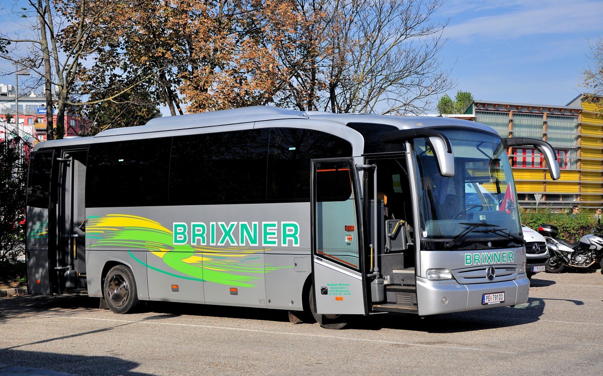 Mercedes Tourino von Brixner Reisen aus �sterreich am 18.9.2014 in Krems gesehen.