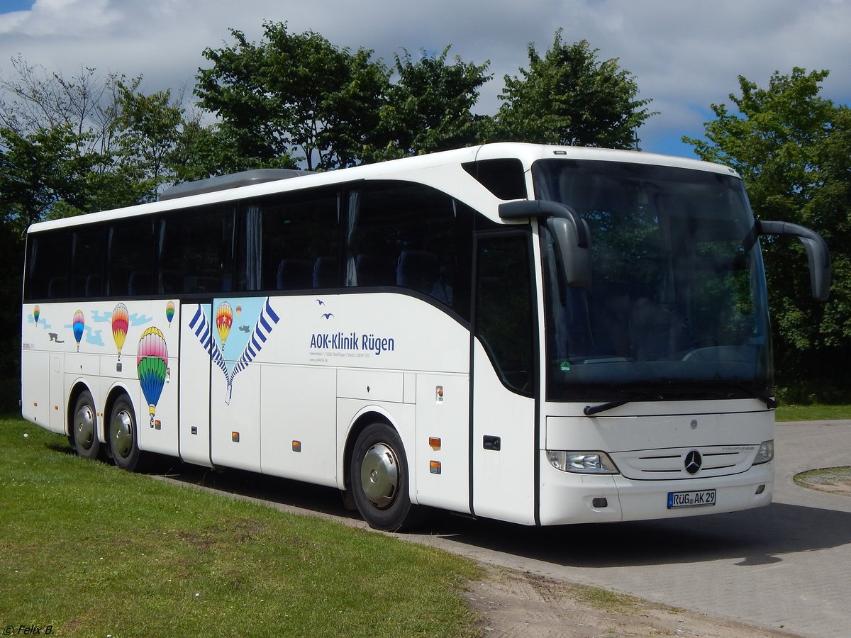 Mercedes Tourismo von der AOK-Klinik Rügen in Sassnitz.