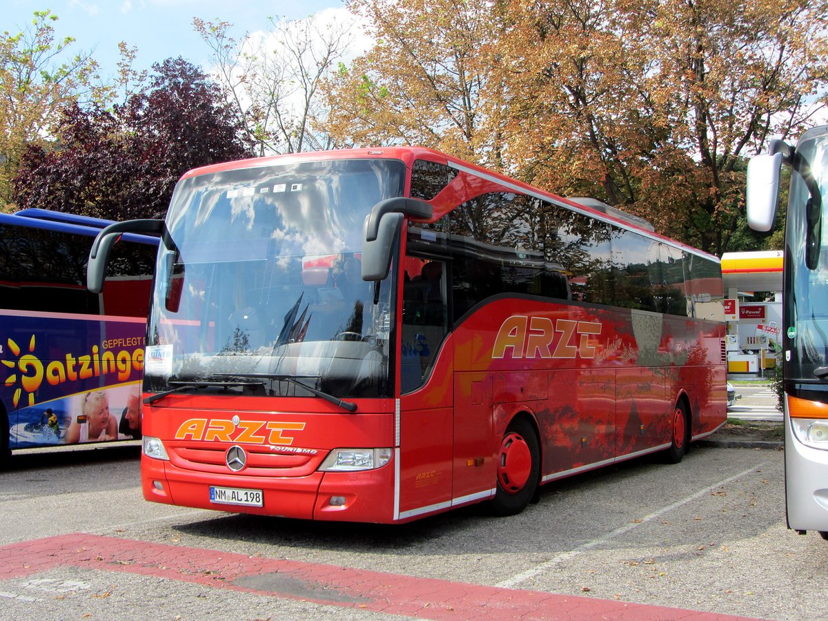 Mercedes Tourismo von Arzt Reisen aus der BRD in Krems gesehen.