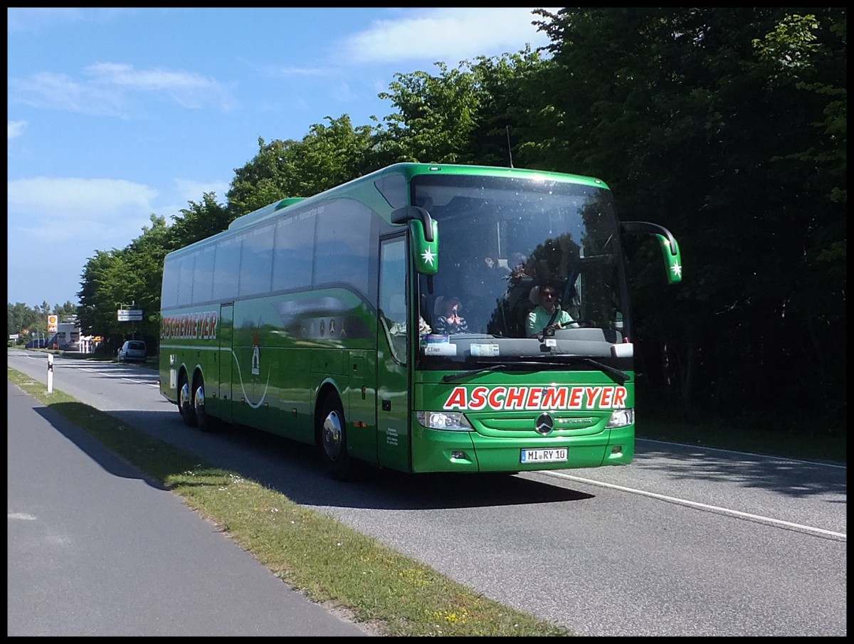 Mercedes Tourismo von Aschemeyer aus Deutschland in Sassnitz.