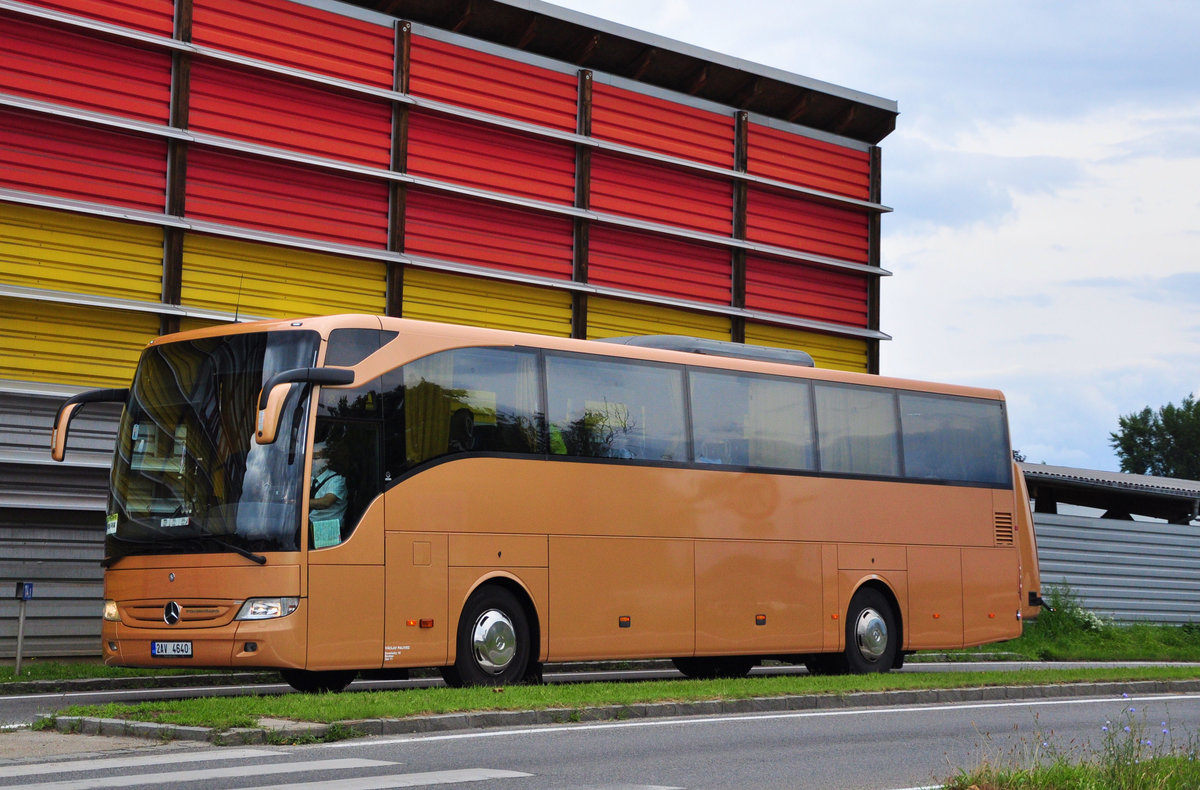 Mercedes Tourismo aus der SK in Krems gesehen.