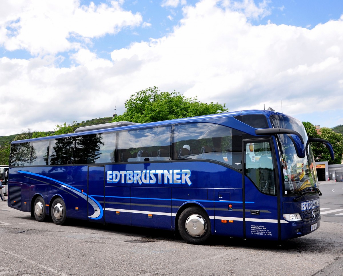 Mercedes Tourismo von Edtbrustner Reisen aus �sterreich am 7.5.2015 in Krems.