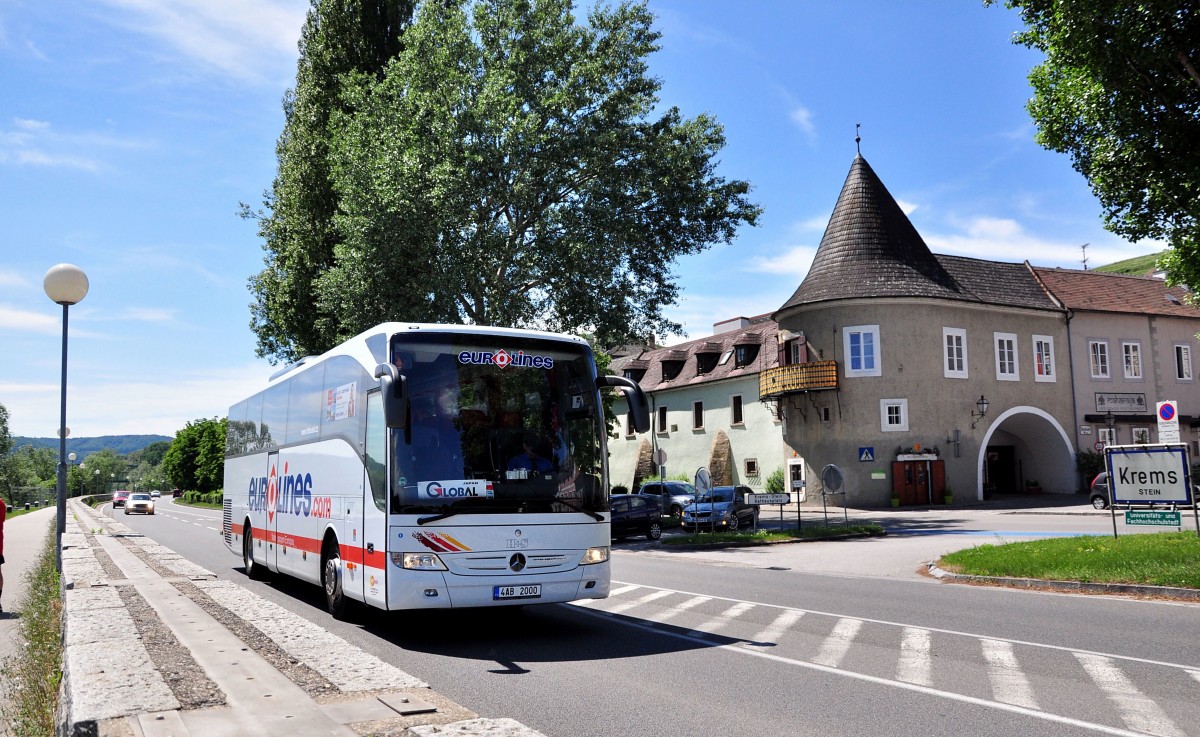 Mercedes Tourismo von Eurolines aus der CZ im Juni 2015 in Krems/Stein unterwegs.