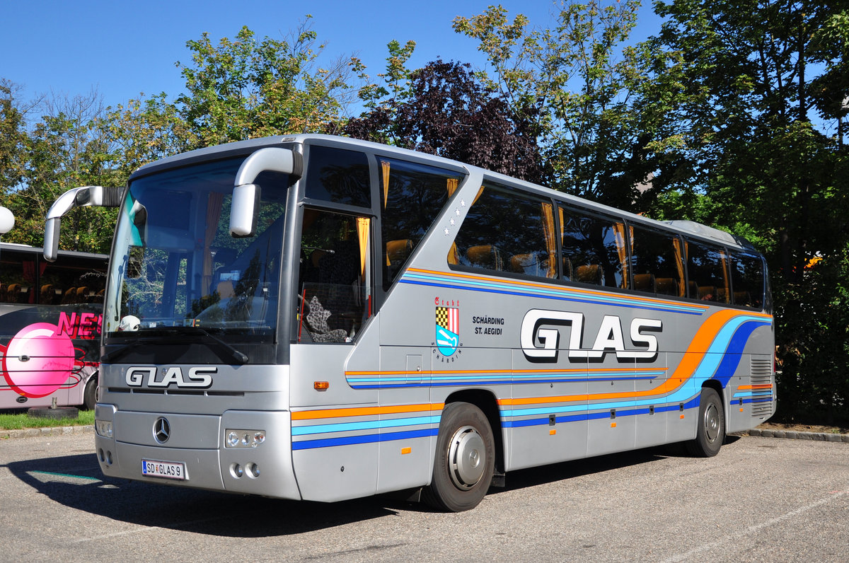 Mercedes Tourismo von Glas Reisen aus Obersterreich in Krems gesehen.