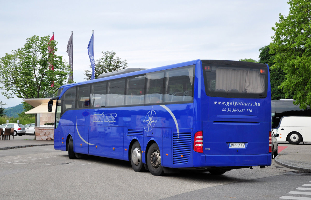 Mercedes Tourismo von Goly Tours aus Ungarn in Krems gesehen.