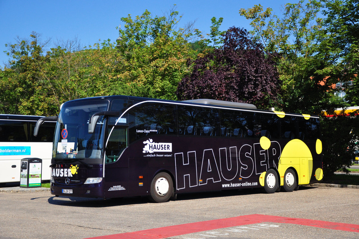 Mercedes Tourismo von Hauser Reisen aus der BRD in Krems gesehen.