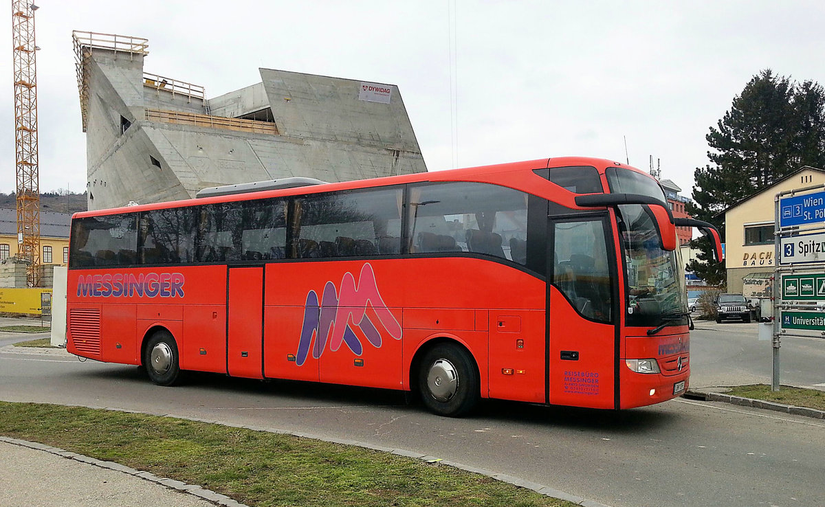 Mercedes Tourismo von Messinger Reisen aus �sterreich 03/2018 in Krems gesehen.