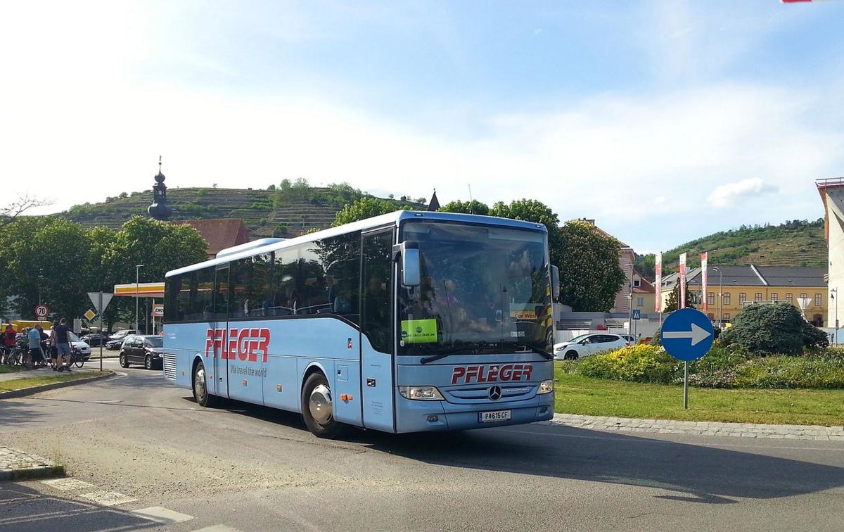 Mercedes Tourismo von Pfleger Reisen aus N.�. im Mai 2018 in Krems.