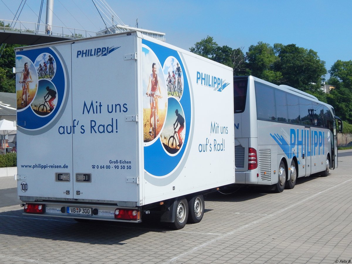 Mercedes Tourismo von Philippi aus Deutschland mit Anhänger im Stadthafen Sassnitz.