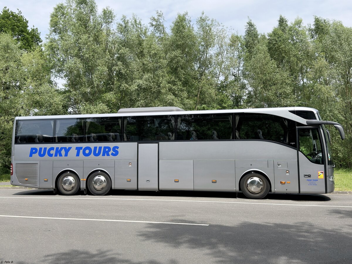 Mercedes Tourismo von Pucky Tours aus Deutschland in Plau am See.