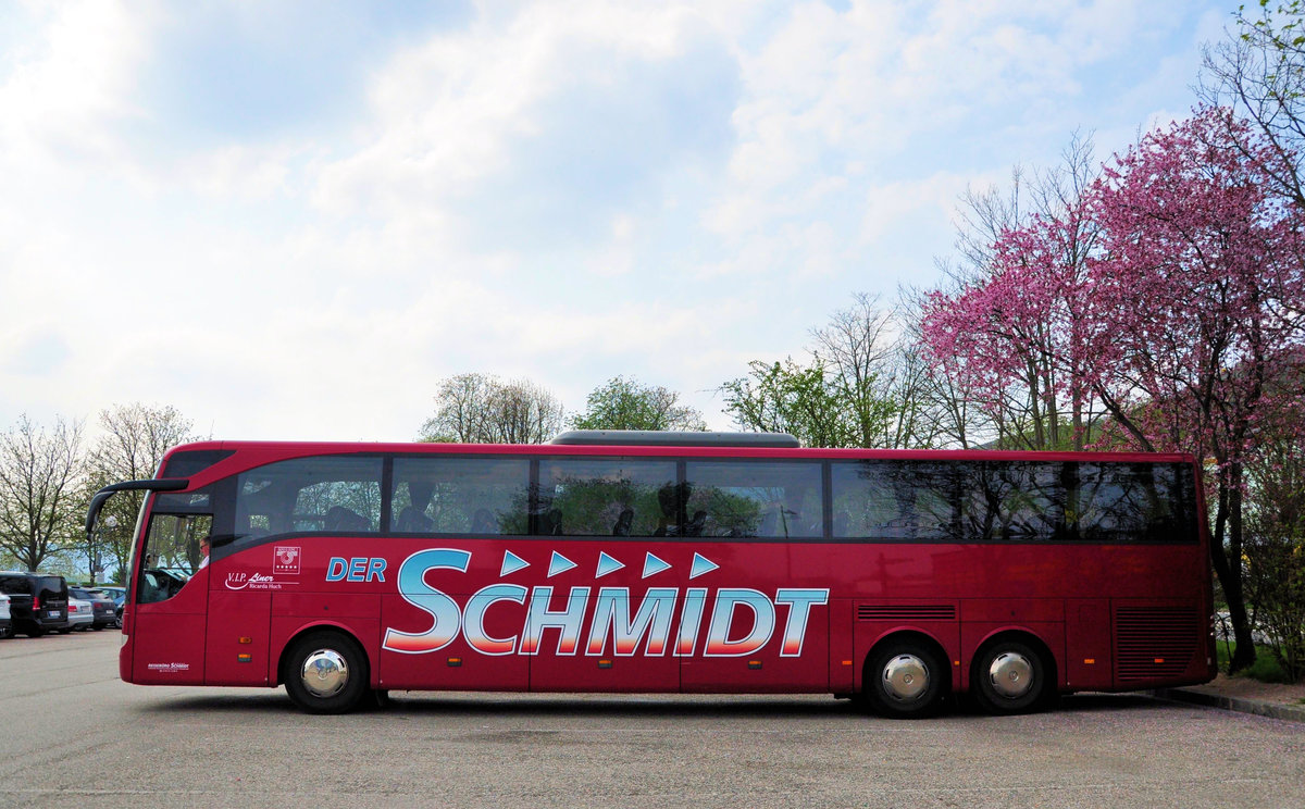 Mercedes Tourismo vom Reiseb�ro Schmidt aus der BRD in Krems.