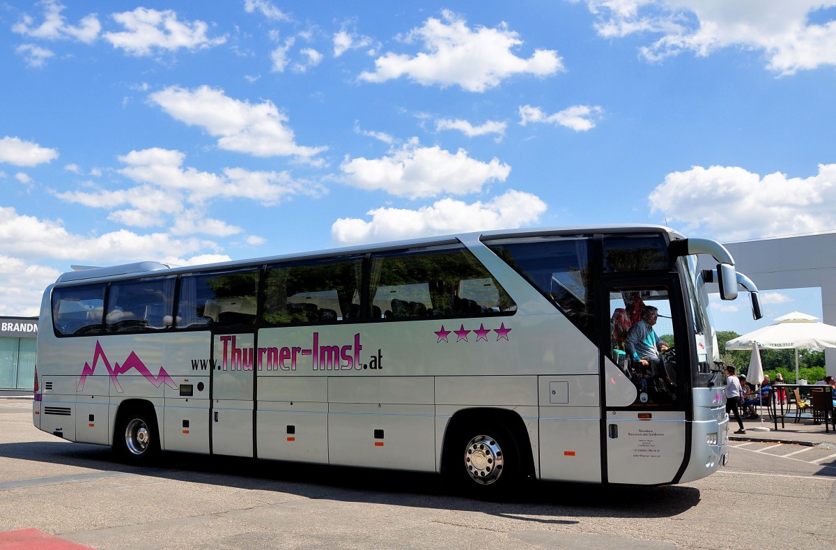 Mercedes Tourismo von Thurner aus �sterreich in Krems gesehen.