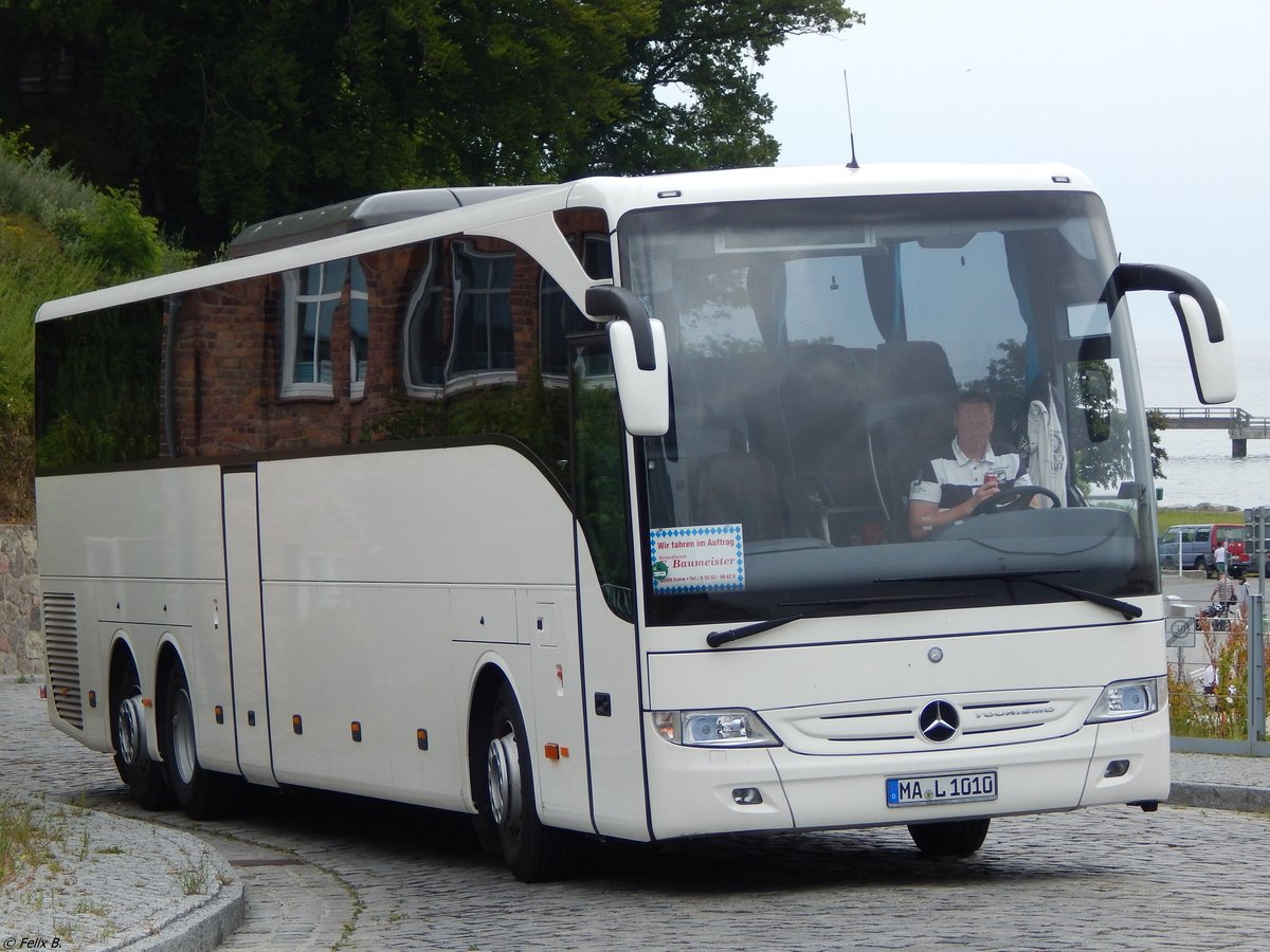 Mercedes Tourismo Vorführwagen aus Deutschland im Stadthafen Sassnitz. 