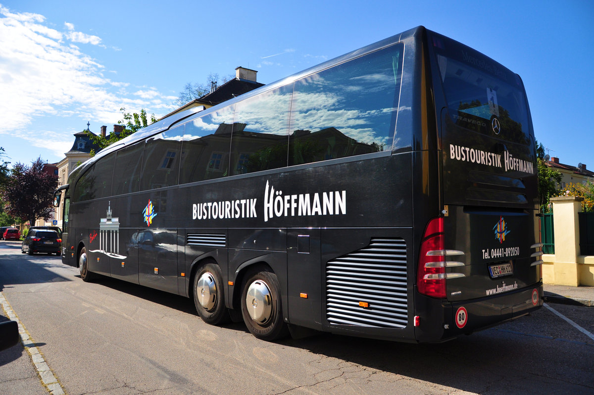 Mercedes Travego  Berlin  von Hffmann Reisen aus der BRD in Krems gesehen.