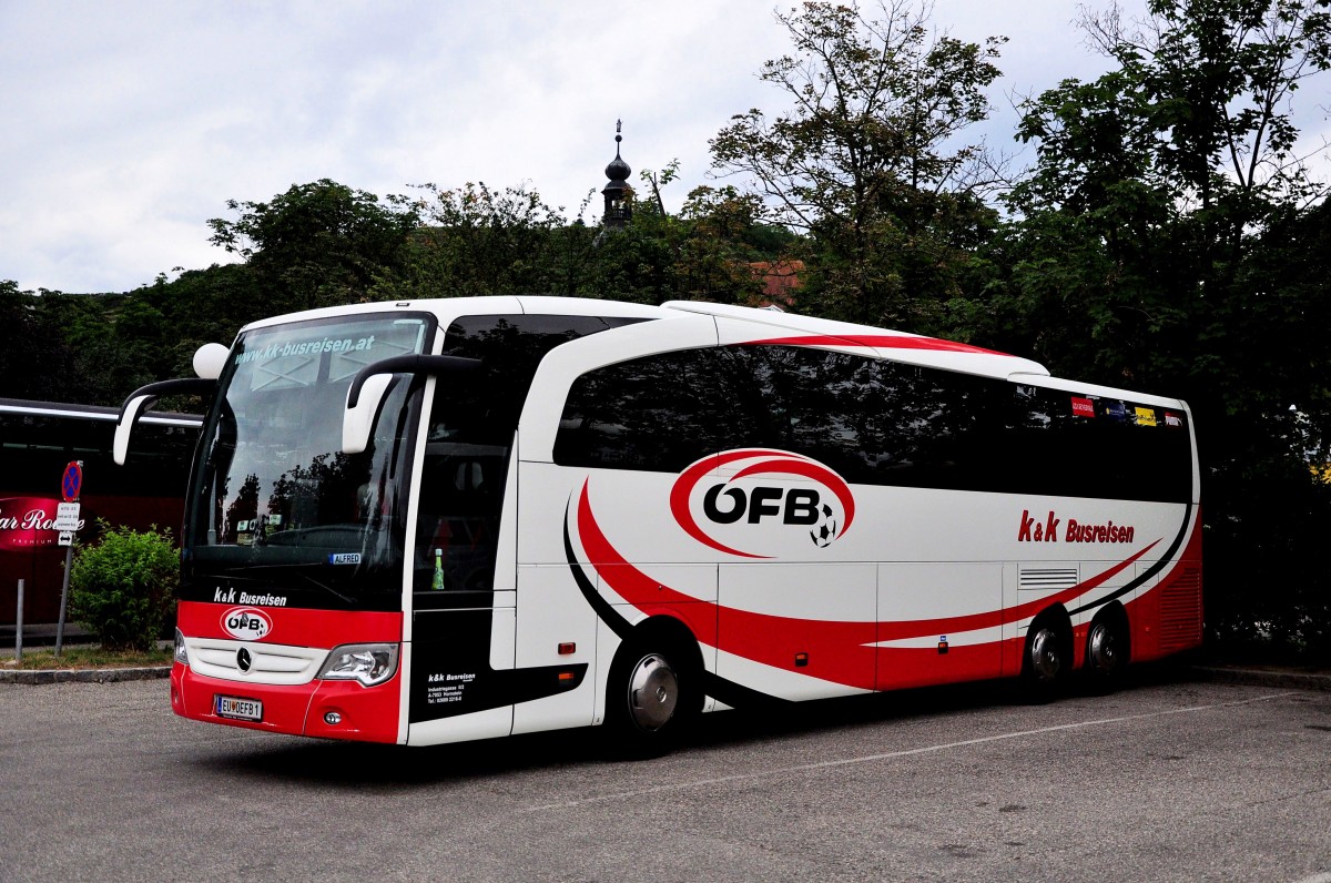 Mercedes Travego von k 6 k Busreisen (�FB Mannschaftsbus) aus Nieder�sterreich im Juni 2015 in Krems.