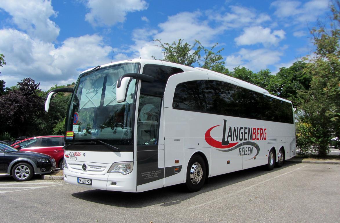 Mercedes Travego von Langenberg Reisen aus der BRD 06/2017 in Krems.