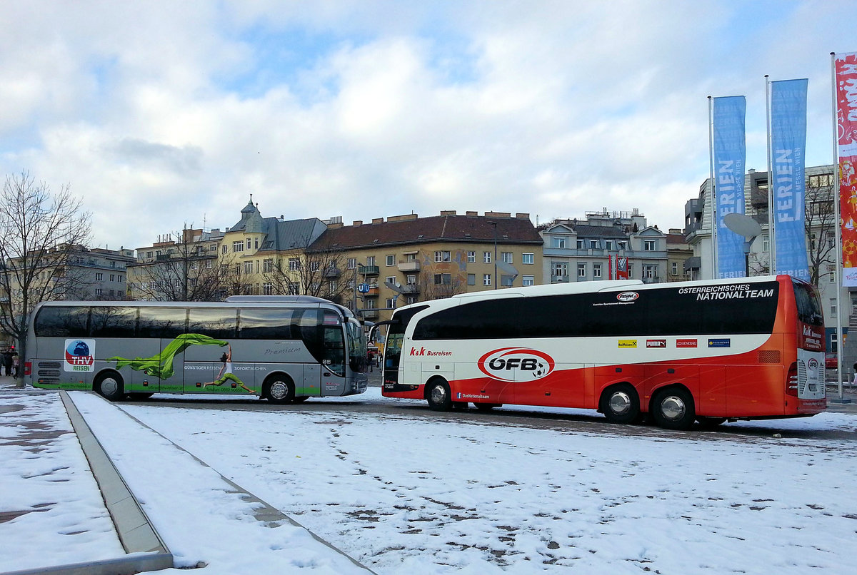 Mercedes Travego und MAN Lion`s Coach von K & K Busreisen aus �sterreich in Wien vor der  Messe Wien  gesehen.