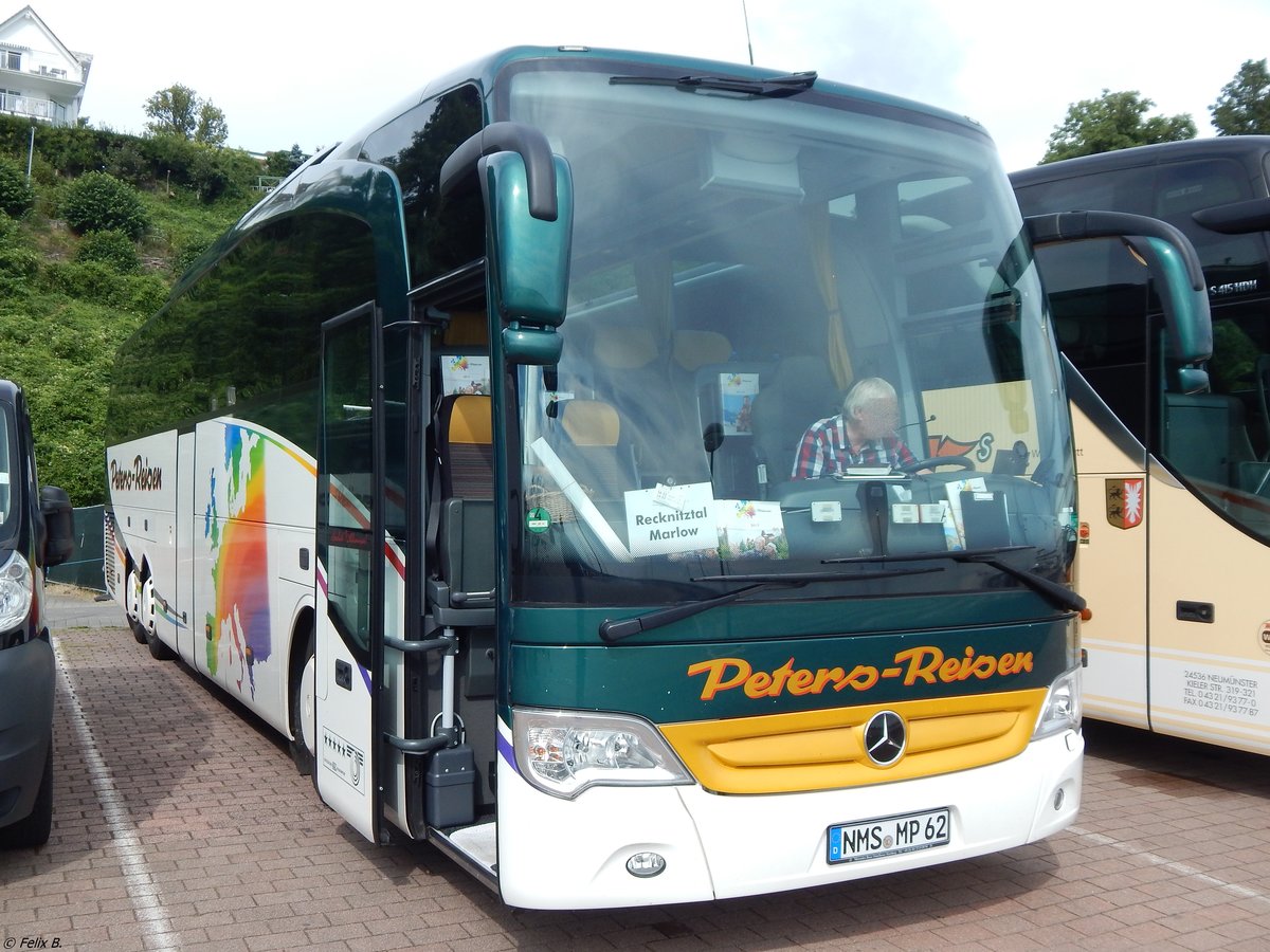 Mercedes Travego von Peters-Reisen aus Deutschland im Stadthafen Sassnitz.