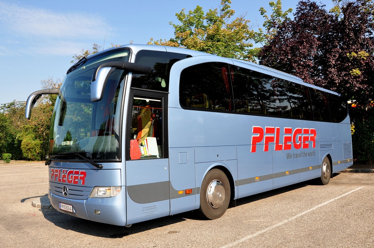 Mercedes Travego von Pfleger Reisen aus Nieder�sterreich im Juli 2015 in Krems.