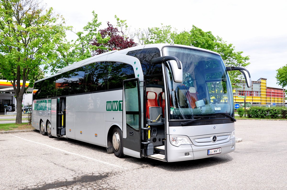 Mercedes Travego vom Reisebro Welser aus Obersterreich in Krems gesehen.