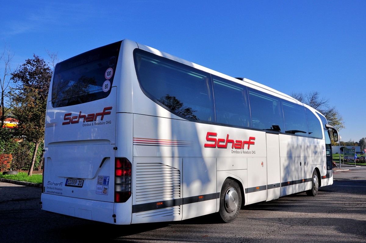 Mercedes Travego von Scharf Reisen aus der BRD am 18.10.2014 in Krems.