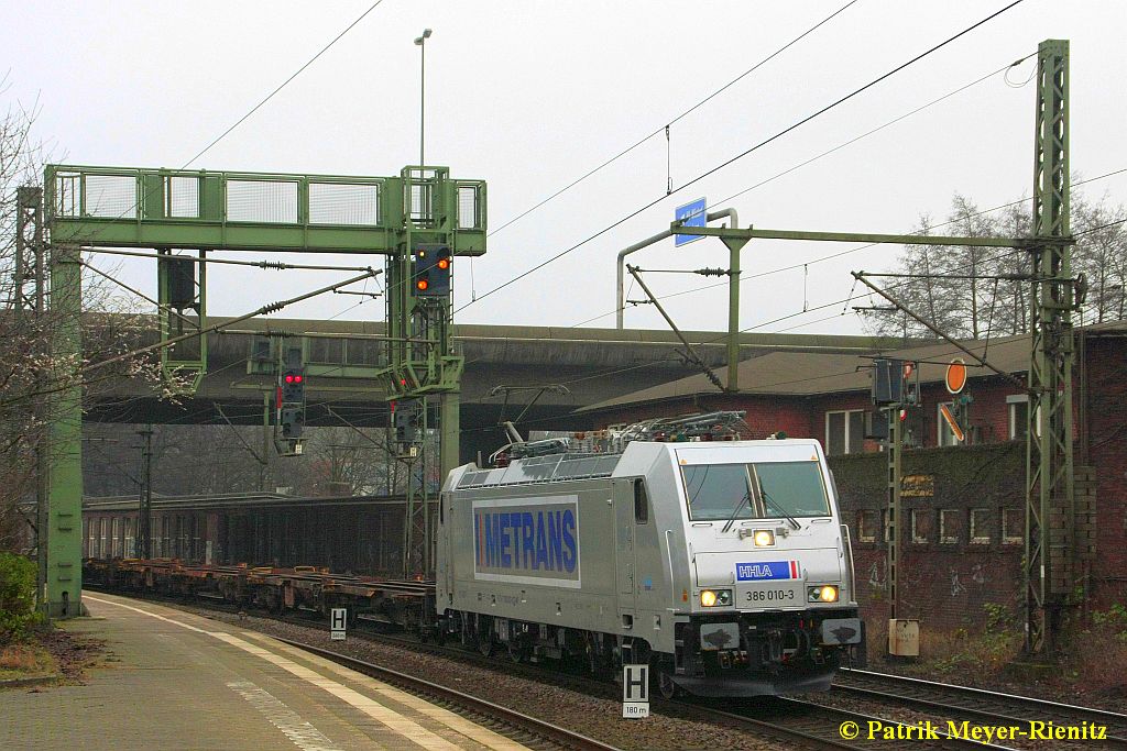 Metrans 386 010 mit Containerzug am 20.01.2015 in Hamburg-Harburg auf dem Weg nach Hamburg-Waltershof