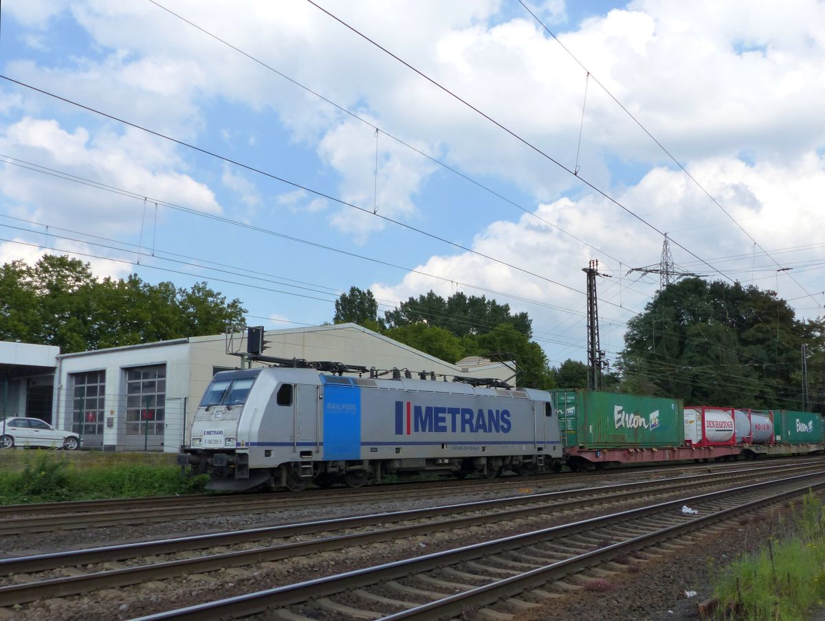 Metrans/Railpool Lok 186 289-5. Hoffmannstrasse, Oberhausen 11-09-2015.

Metrans/Railpool loc 186 289-5. Hoffmannstrasse, Oberhausen 11-09-2015.