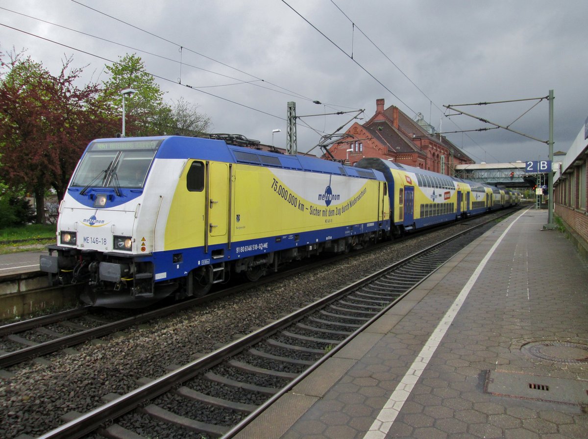 Metronom 146-18 h�lt am 27 April 2016 in Hamburg-Harburg.