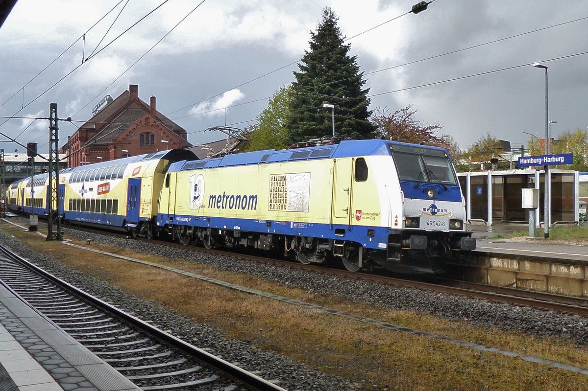 Metronom 146 542 h�lt am 27 April 2016 in Hamburg-Harburg.