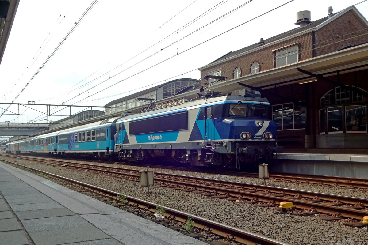 Mit der Dinner Train steht Rail Promo 101002 am 19 Juli 2019 in Amersfoort.