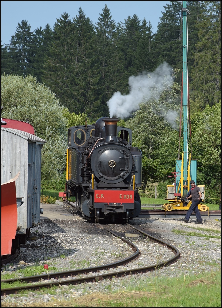 Mit der E 206 nach Tavannes. Ende des Tages in Pré-Petitjean, mit ergänzten Vorräten geht es nun wieder in die Remise. August 2019.