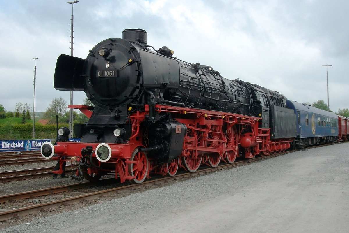 Mit ein CNL-Wagen steht 01 1061 ins DDM und wird am 21 September 2014 fotografiert. 