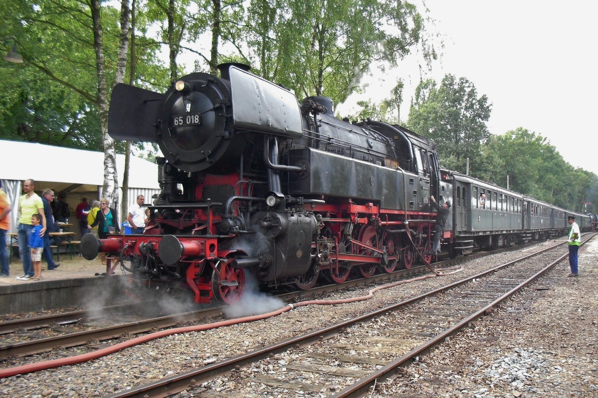 Mit Mat'24 Wagen steht am 2 September 2018 SSN 65 018 in Loenen. 