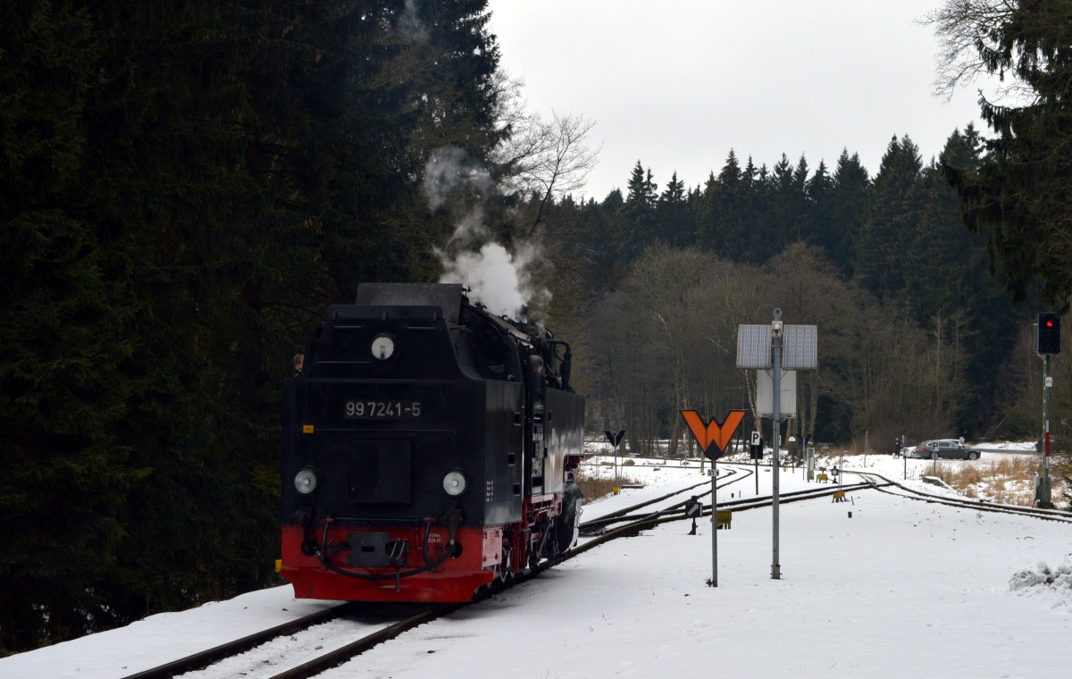 Mit meiner neuen Kamera der Nikon D 3200 ging es am 6.1.2015 in den Harz.99 7241-5 tauschte mit 99 7245-6 (nicht sichtbar) die Züge in Drei-Annen-Hohne.