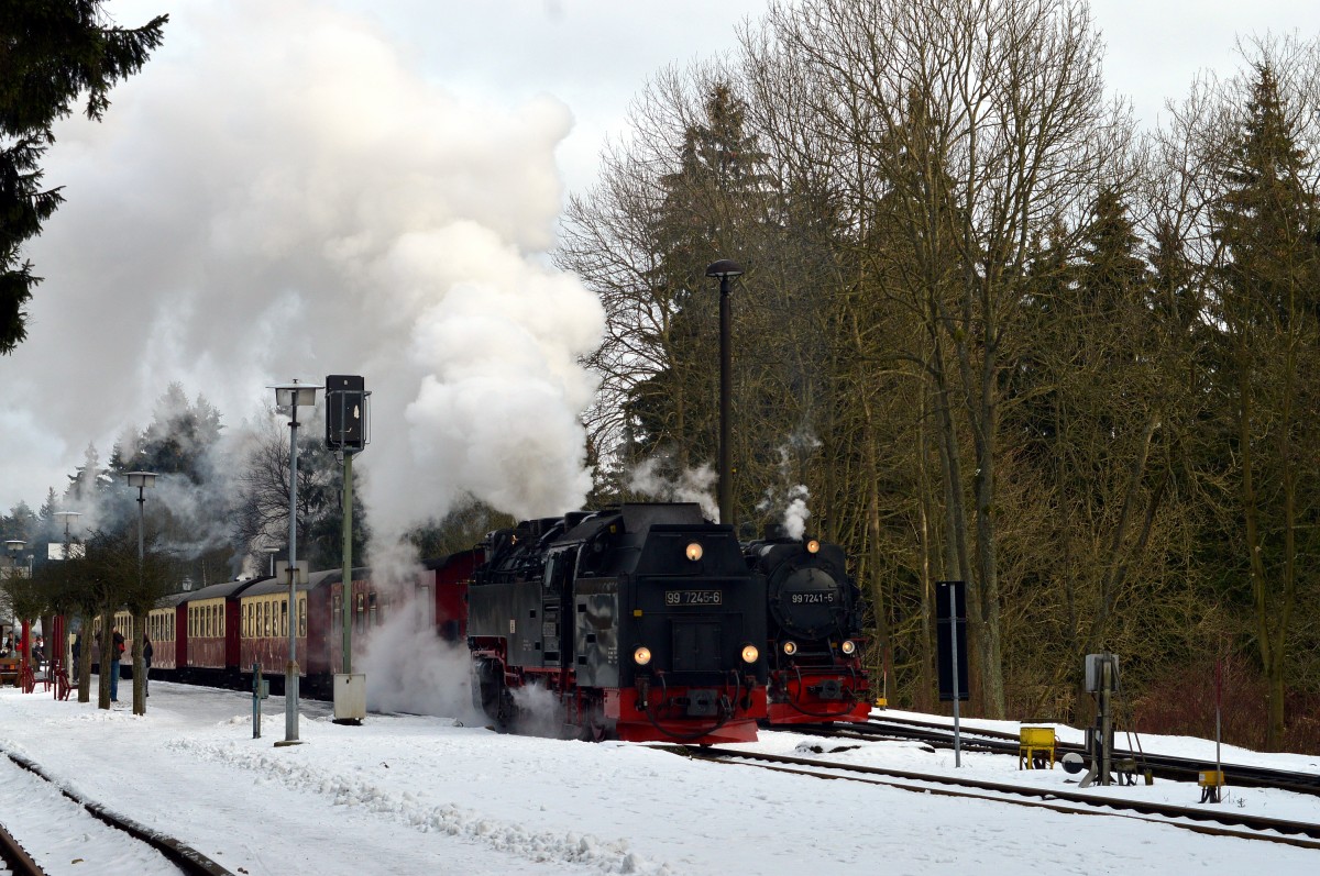 Mit meiner neuen Kamera der Nikon D 3200 ging es am 6.1.2015 in den Harz.99 7245-6 fuhr mit P 8903 aus Drei-Annen-Hohne nach Eisfelder Talmühle aus.