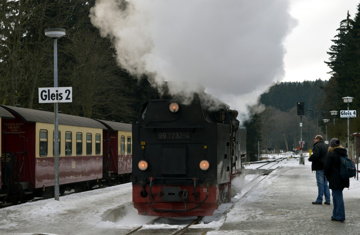 Mit meiner neuen Kamera der Nikon D 3200 ging es am 6.1.2015 in den Harz.Nach der Ankunft mit P 8926 setzte 99 7232-4 in Drei-Annen-Hohne um.