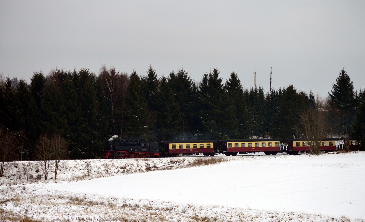 Mit meiner neuen Kamera der Nikon D 3200 ging es am 6.1.2015 in den Harz.Mit dem 55-200 Objektiv gelang mir diese Aufnahme von 99 7245-6 und P 8904 vor Benneckenstein.