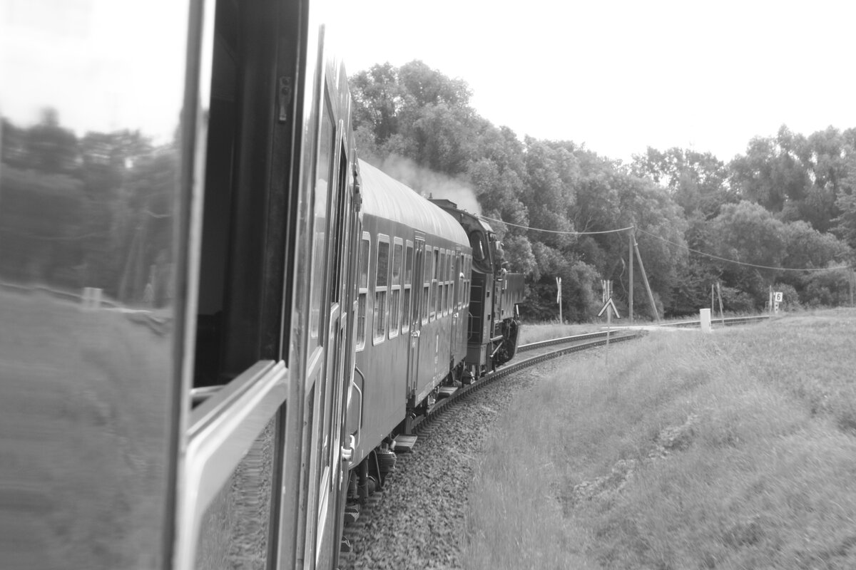 Mitf�hrt mit Zug von 86 1744 und 114 703 (203 230) zwischen Bergen auf R�gen und Lauterbach Mole am 1.8.21