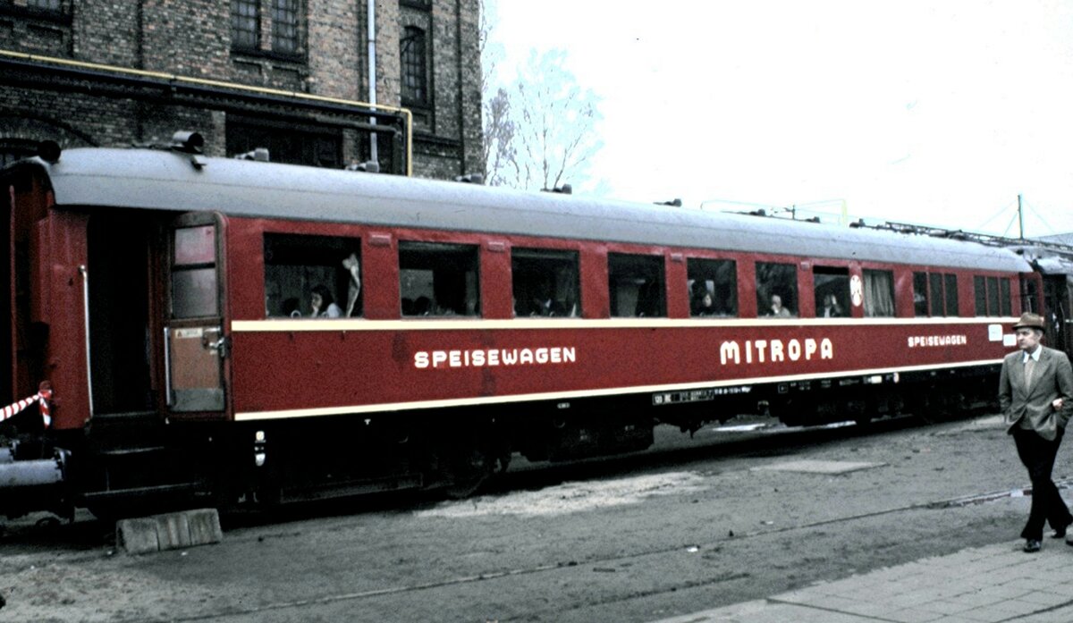 Mitropa Speisewagen beim Jubil�um 100 Jahre Bundesbahn Ausbesserungswerk Hannover-Leinhausen am 31.03.1978.