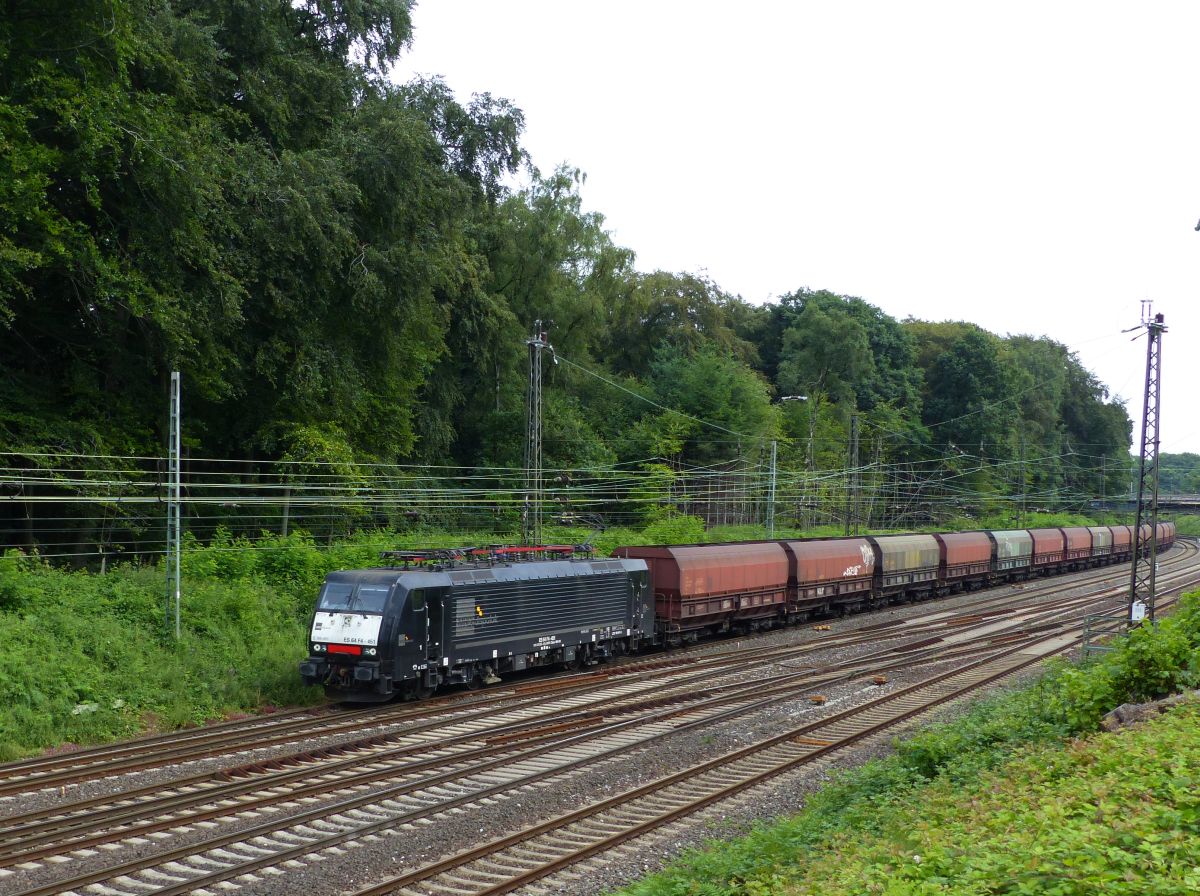 Mitsui Rail Capital Europe (MRCE) Lok E 189 451 Abzweig Lotharstrasse, Forsthausweg, Duisburg 08-07-2016.

Mitsui Rail Capital Europe (MRCE) loc E 189 451 Abzweig Lotharstrasse, Forsthausweg, Duisburg 08-07-2016.