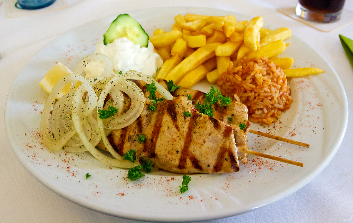 
Mittagessen im Oberbantenberger Hof - Restaurant Alt Athen in Wiehl - Oberbantenberg am 02.11.2014....
Ich hatte Souvlakia (2 Schweinespieße) und es war lecker.
