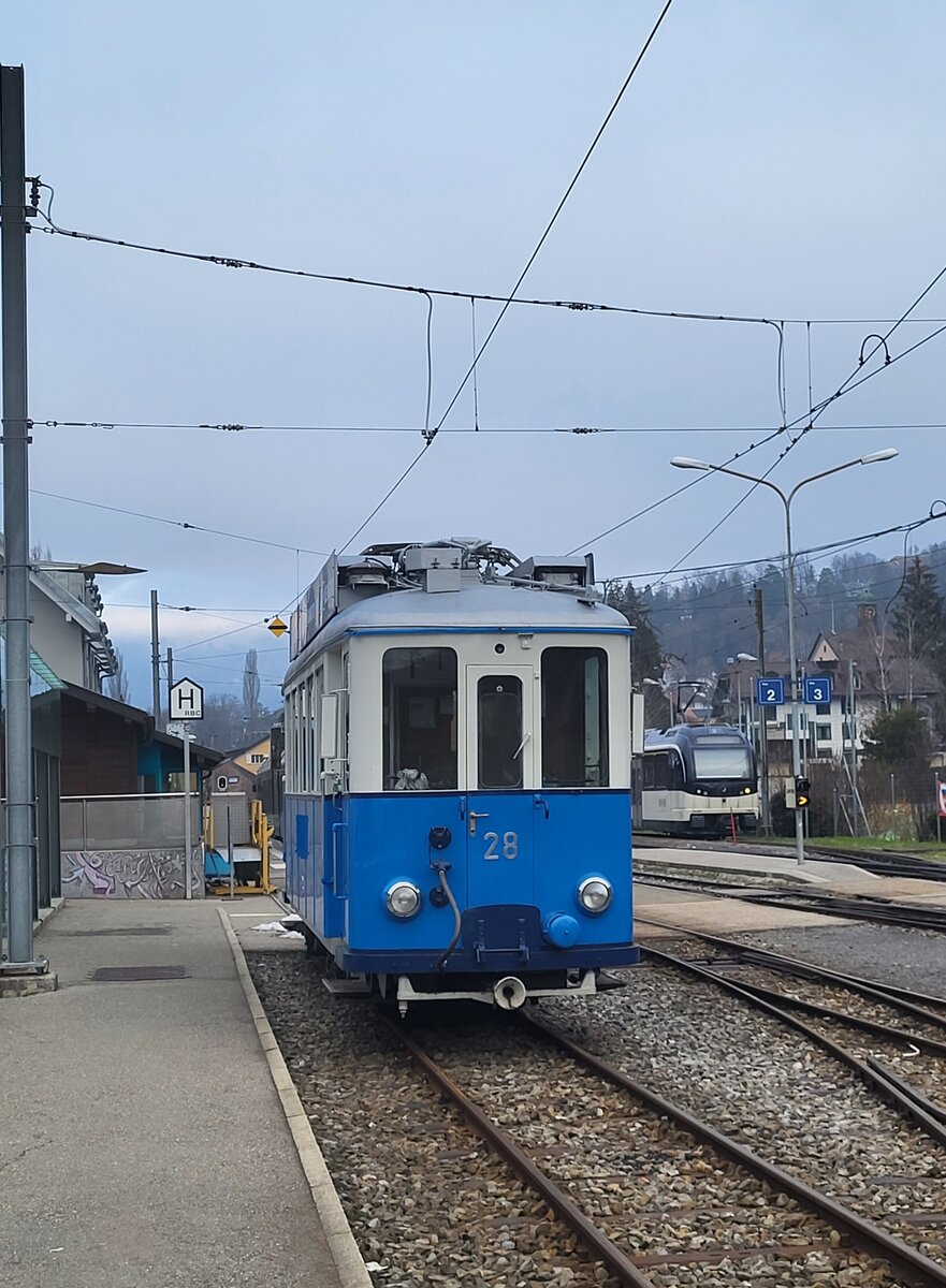 Mitten im Winter steht der Blonay Chamby Bahn  TL Ce 2/3 28 abgebügelt in Blonay.

18. Jan. 2025
