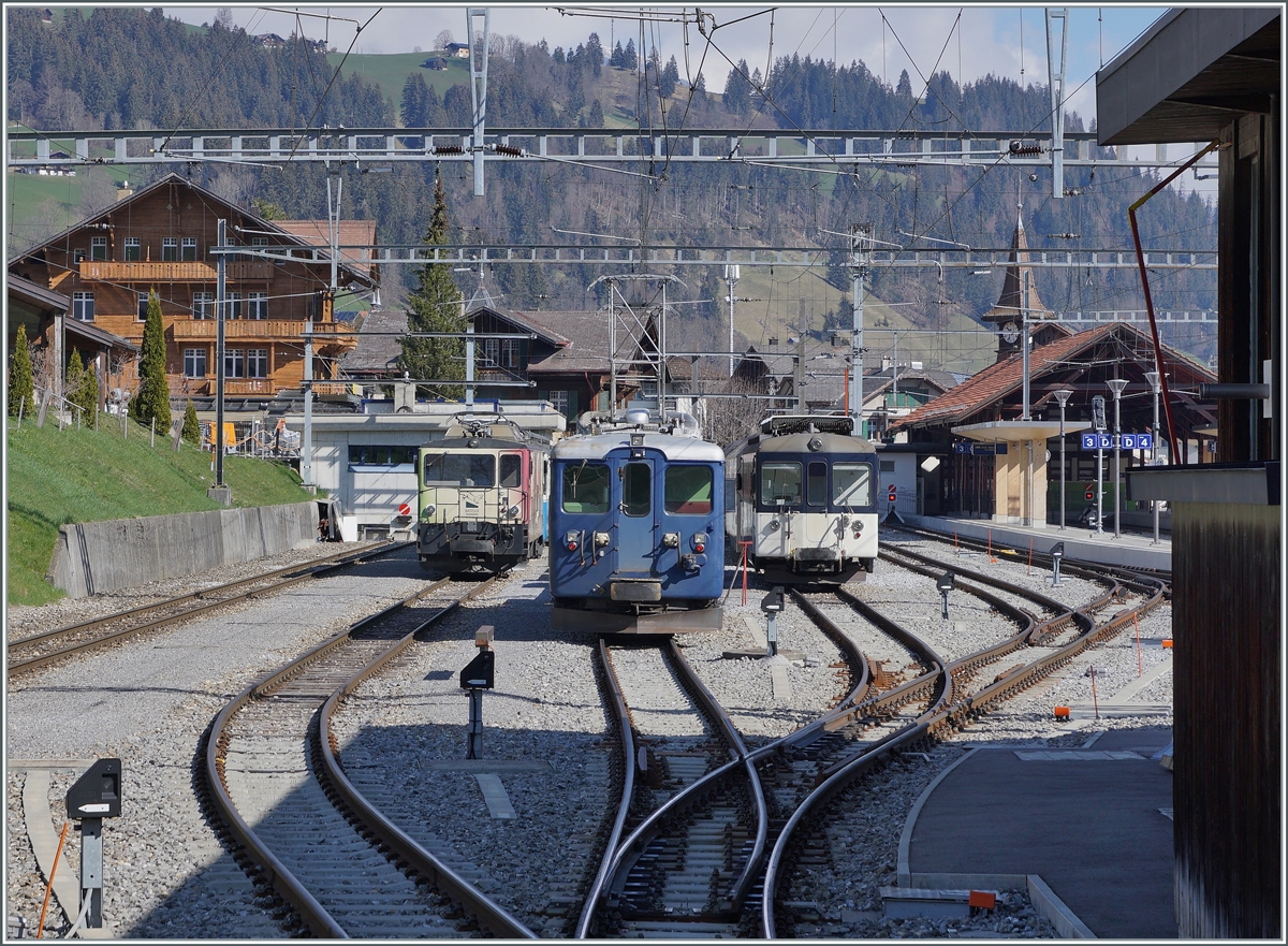 MOB GDe 4/4 Serie 6000, BDe 4/4 Serie 3000 und Be 4/4 (Biperlisi) in Zweisimmen. 

14. April 2021