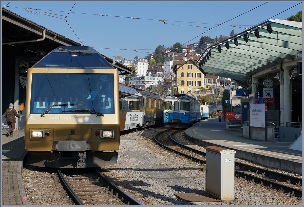 MOB Panoramic-Express und im Hintergrund der ABDe 8/8 4002 VAUZD in Montreux.

28. März 2019