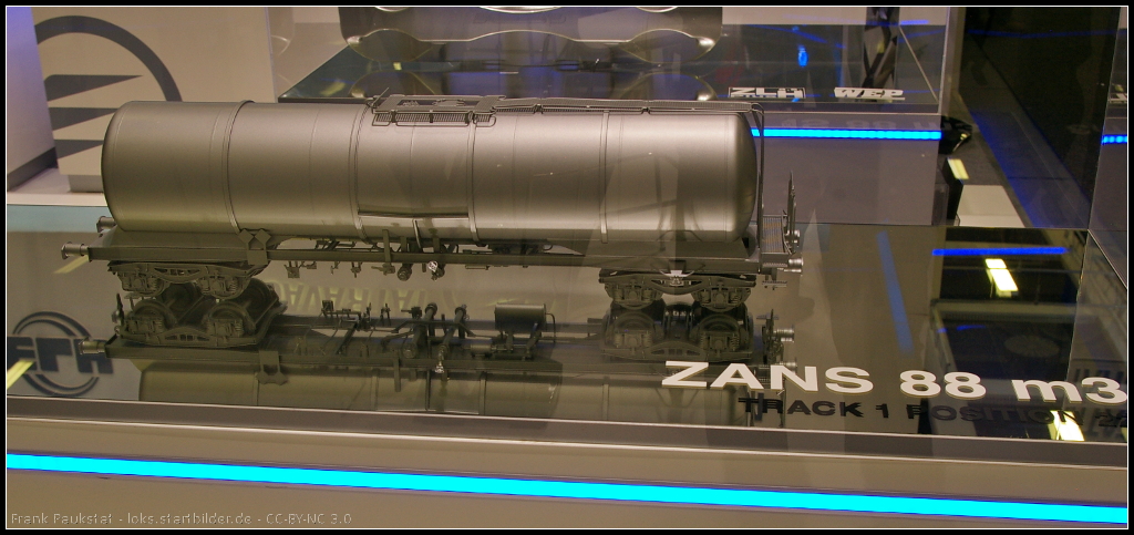 Model of Type Zans.

Am Messestand von Tatravagonka Poprad war das Modell eines Kesselwagens der Gattung Zans zu sehen. Ausgestellt war das Modell während der InnoTrans 2014 in Berlin.